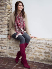This chic knee high has a curved folded seam detail on the side of the boot which flatters and elongates the leg.
