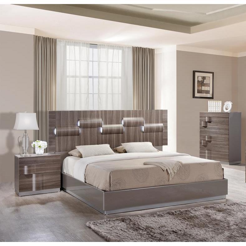Global Furniture Adel 3 Piece Platform Bedroom Set In High Gloss