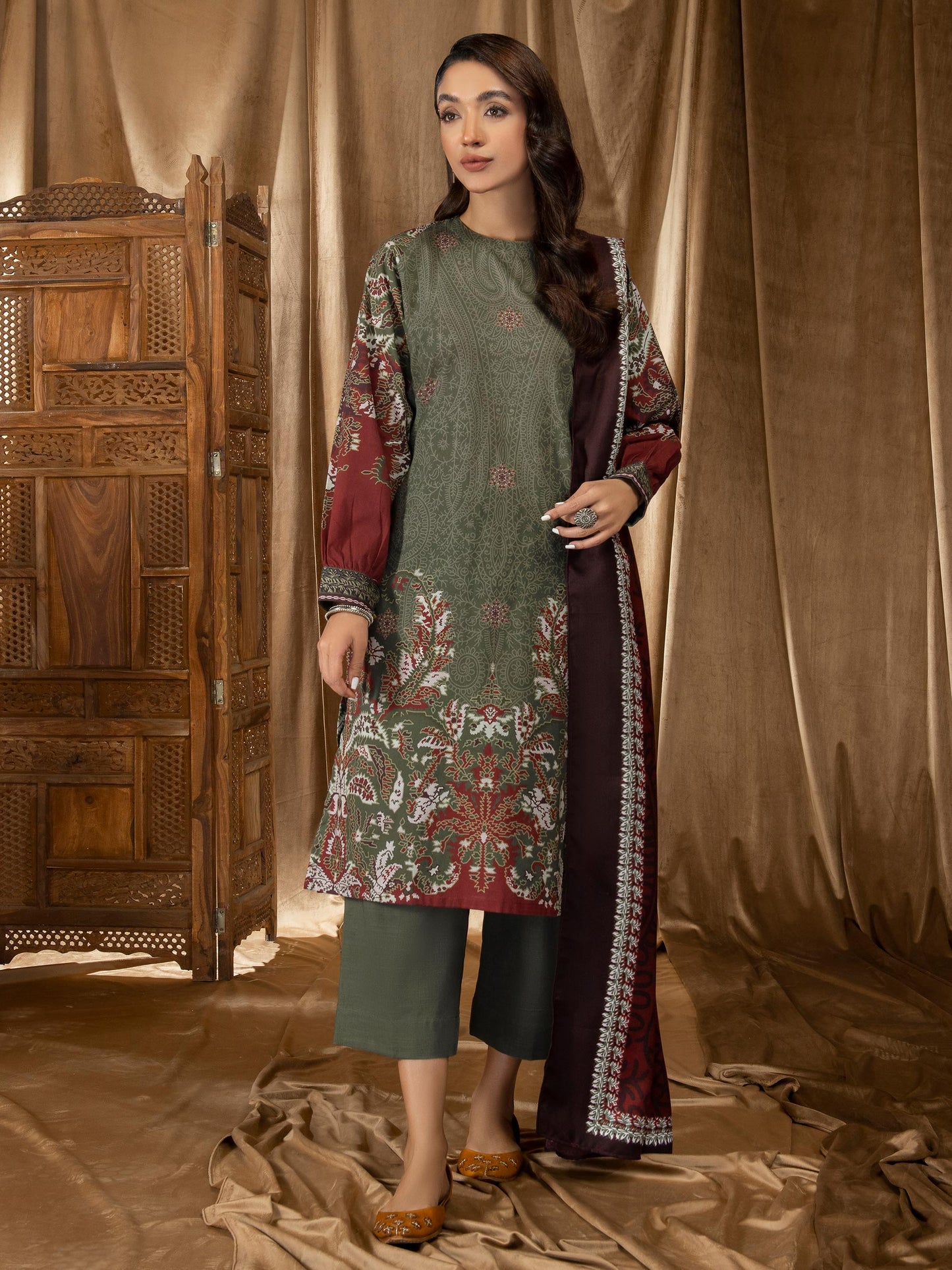 3 Piece Khaddar Suit-Printed (Unstitched)