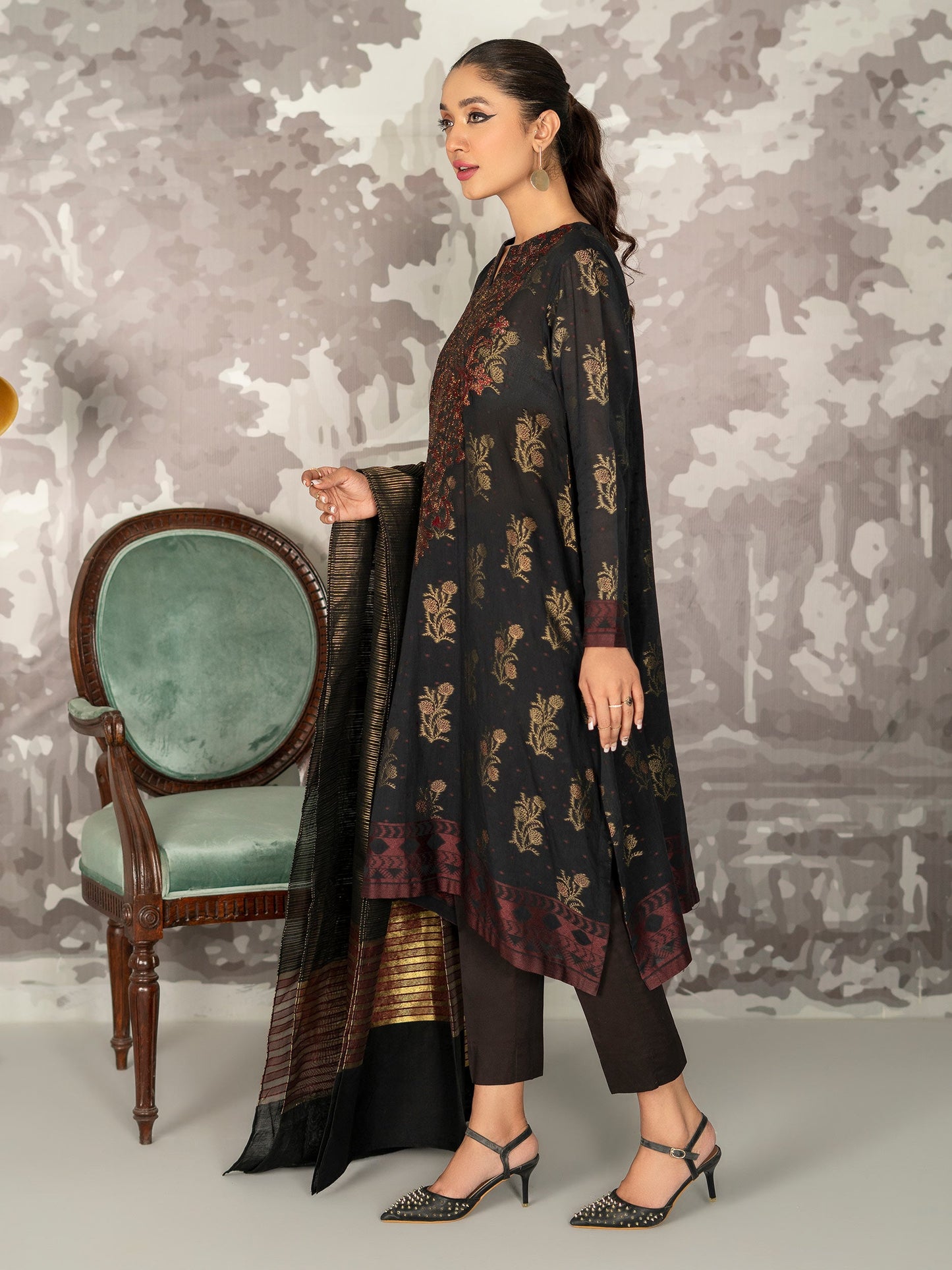 3 Piece Embroidered Jacquard Suit