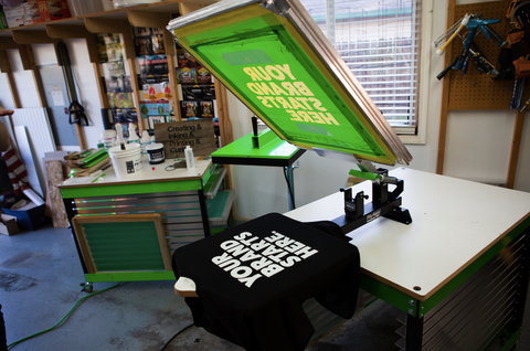 a 1 color 1 station screen printing manual press