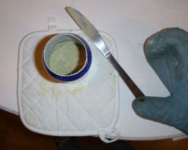 Mixing wax and bentonite clay nozzle mix mix with a butter knife