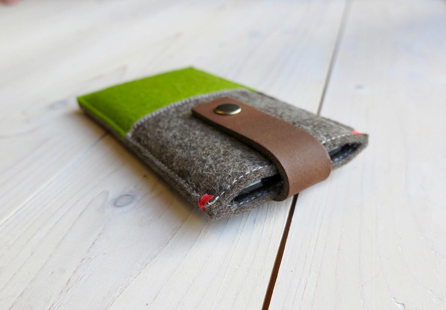 iPhone hoesje in groen en zandbruin wolvilt