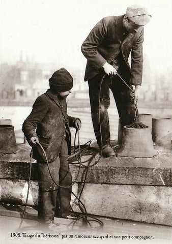 Savoie - Savoyard - ramoneur apprenti - chimney sweep on roof