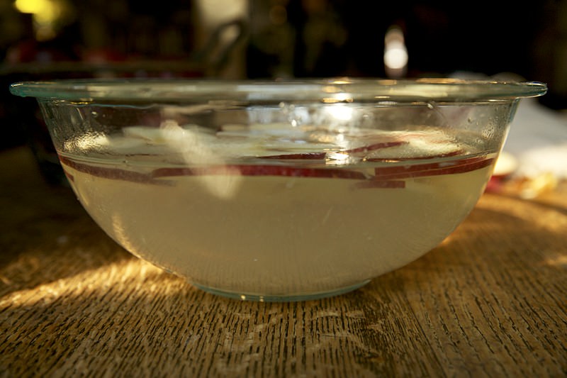 Transfer all the apple slices into the water and lemon