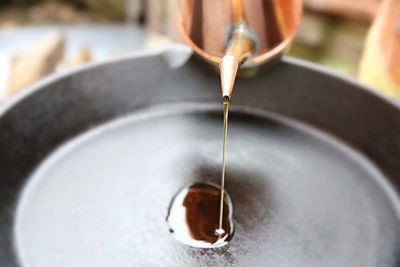 Drizzle a small amount of oil in the bottom of the cast iron skillet