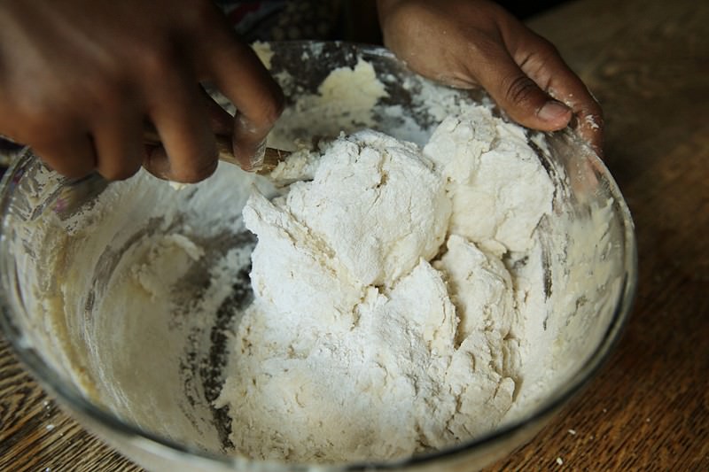 Once the flour has been incorporated you are ready to transfer it on the table.