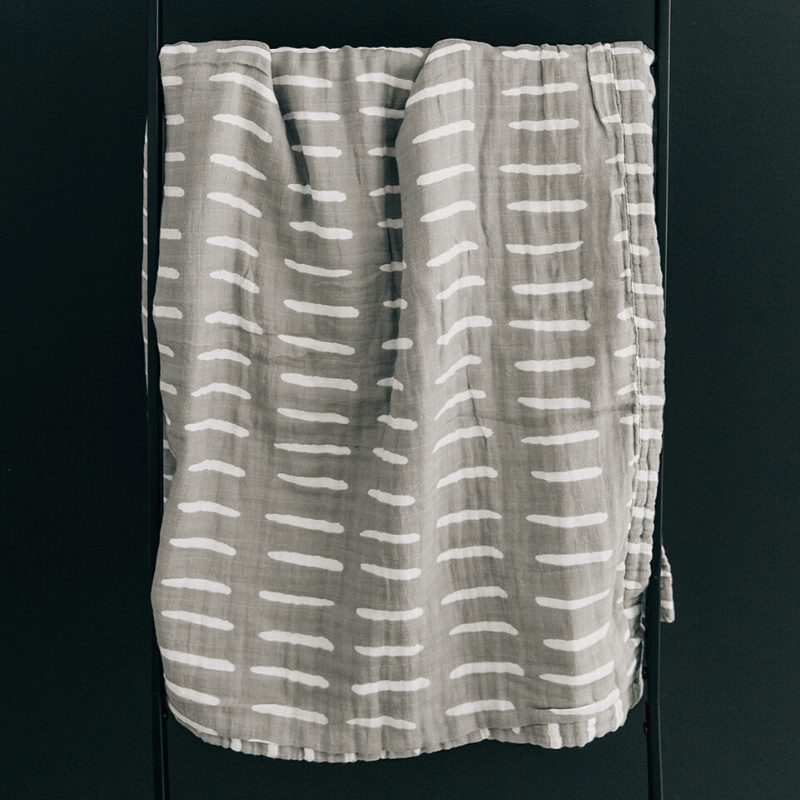 cotton muslin quilt, grey dash