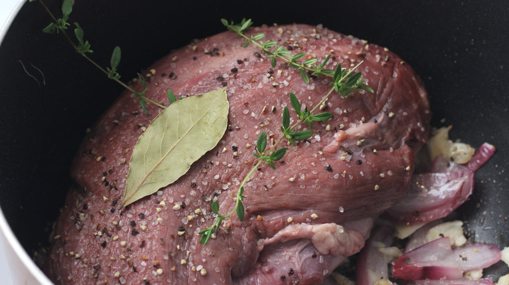 Beef Tongue and green peas recipe, bay leaves, thym, salt and caper 