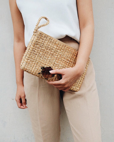 hand woven straw clutch bag | Olive & Iris
