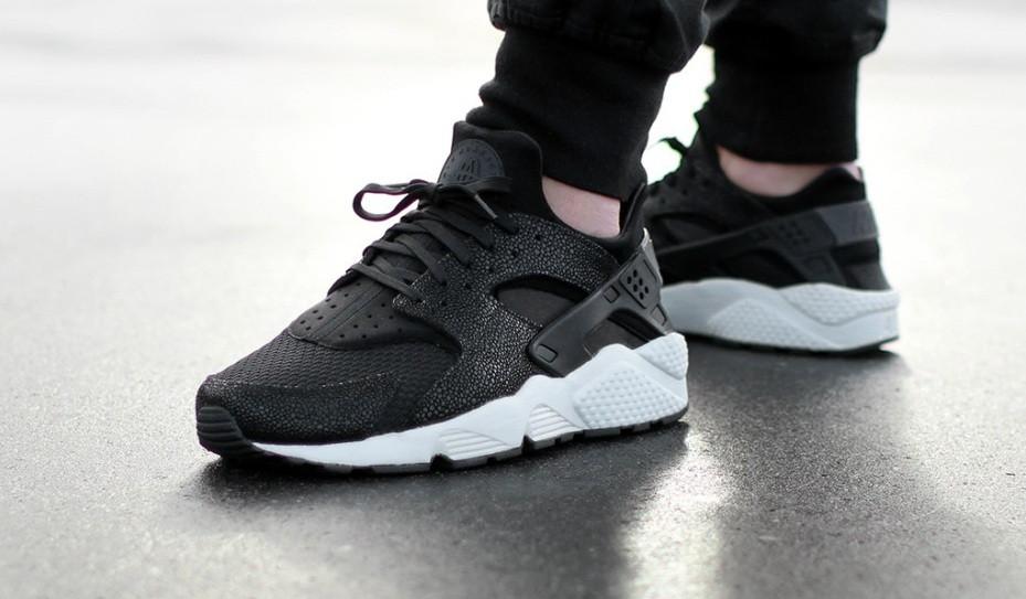 nike air huarache black