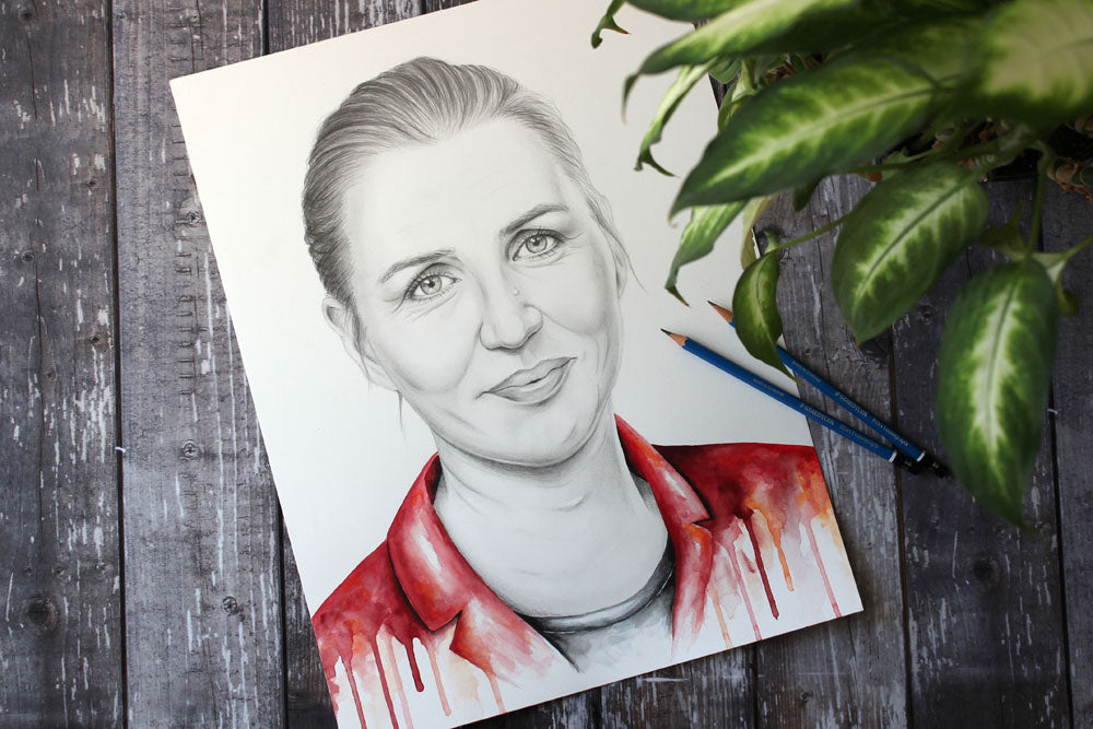 Statsminister Mette Frederiksen - tegning - Art by Mette Laustsen