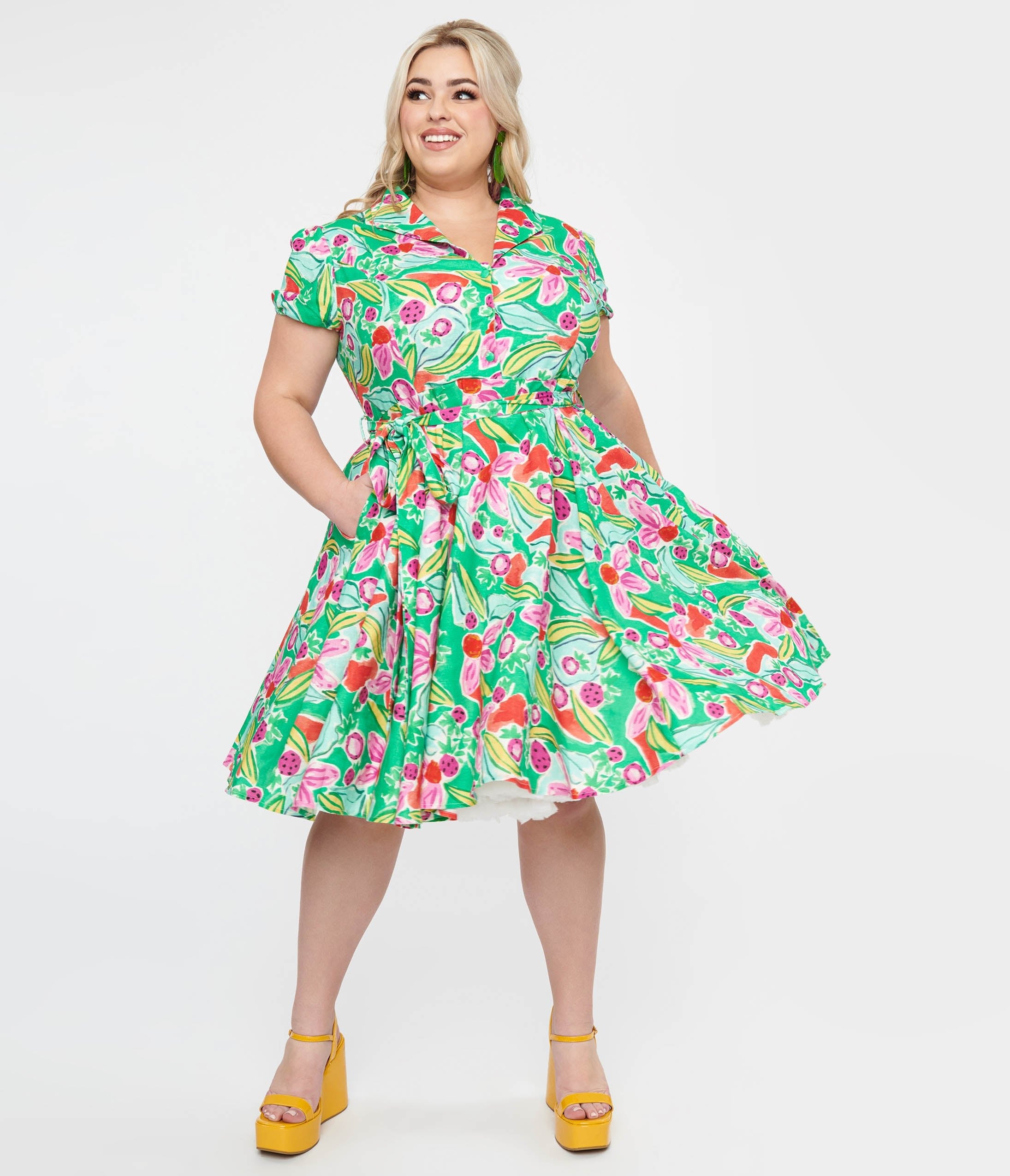 

Plus Size 1950S Green & Pink Berry Bloom Print Monroe Fit & Flare Dress