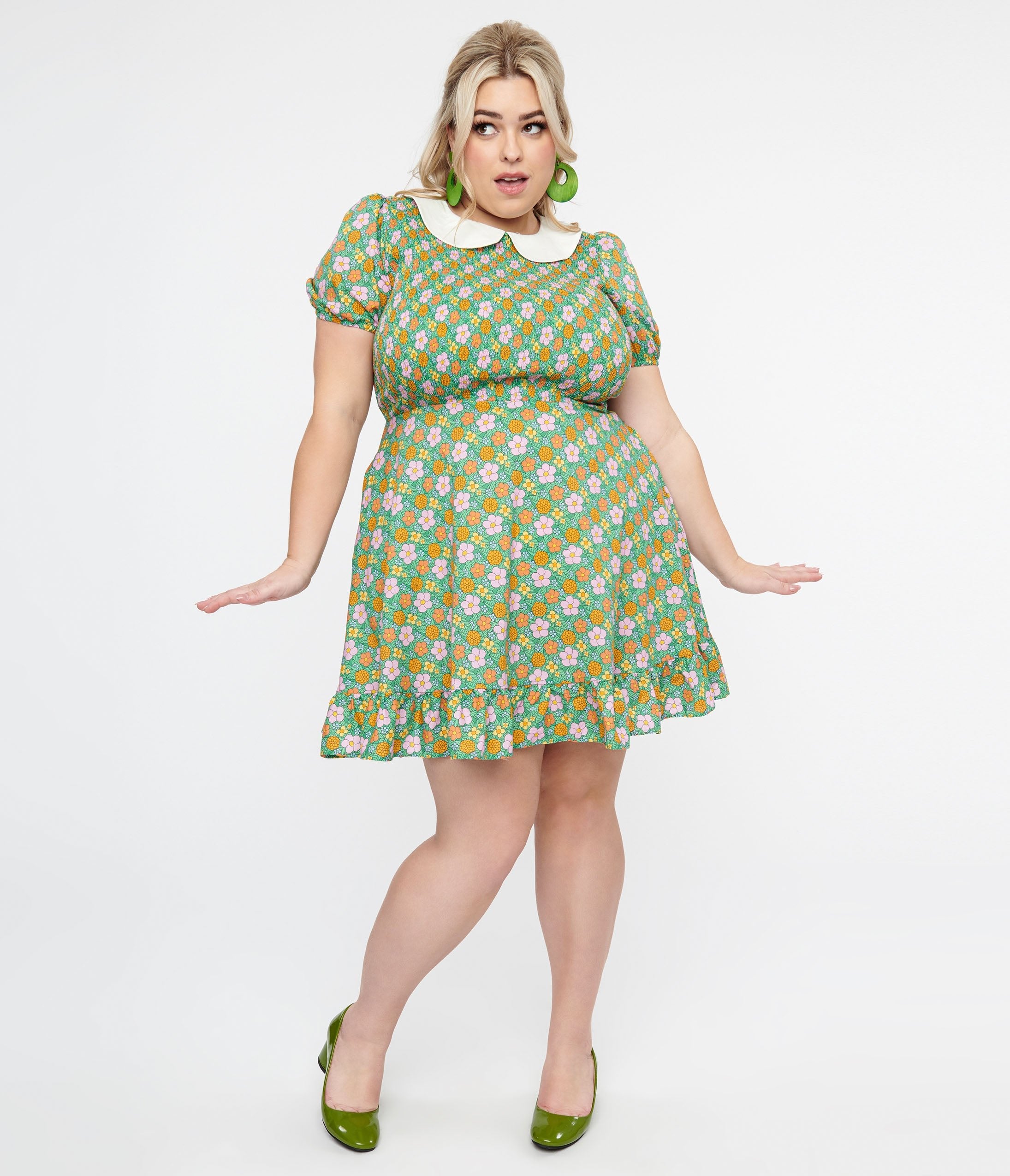 

Smak Parlour Plus Size 1960S Green Floral Smocked Fit & Flare Dress