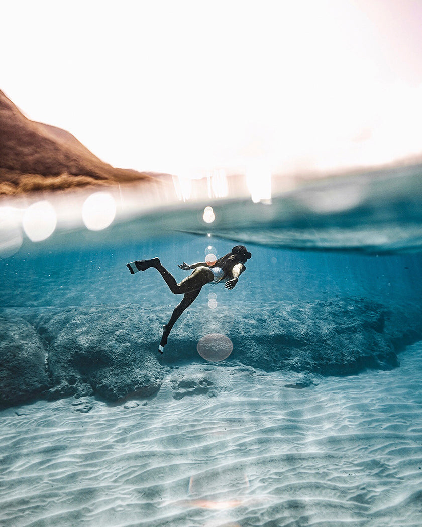 A Surfing Idol Formed By Water's Magnetism