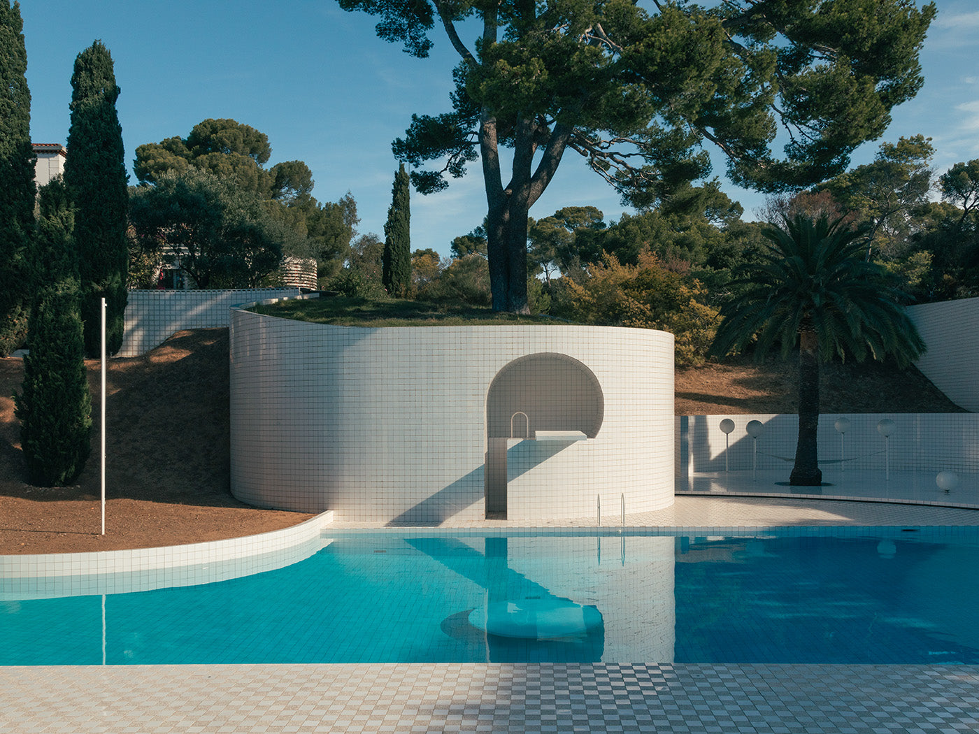 The full pool by Romain Laprade