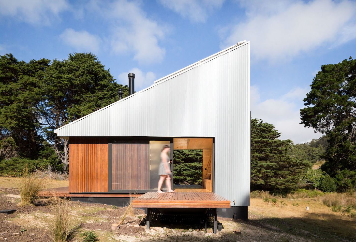 When the two opposite sliding doors are open, a whole new platform is created ranging through the cabin. (Photo: Rob Maver) 