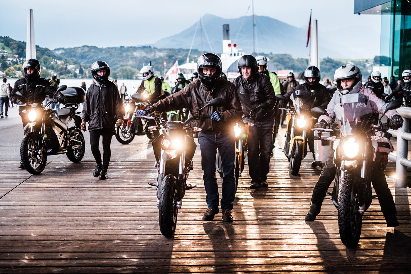 E-bikers at the shore of Lake Lucerne at the second Electric Night Ride on September 16 in 2017. (Photo: Bob van Mol)