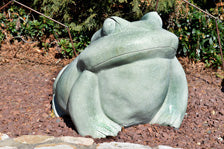 Kaeru Frog 36″ – Green Sandstone