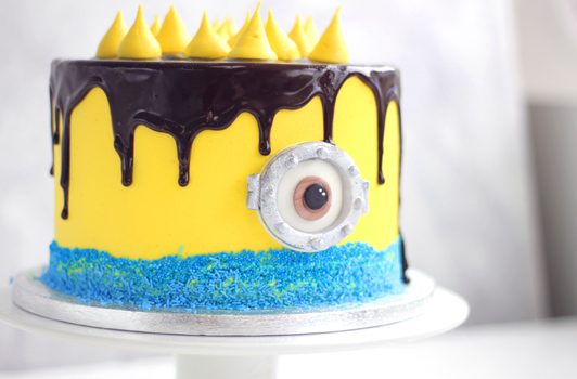 Despicable Me Minion Birthday Cake