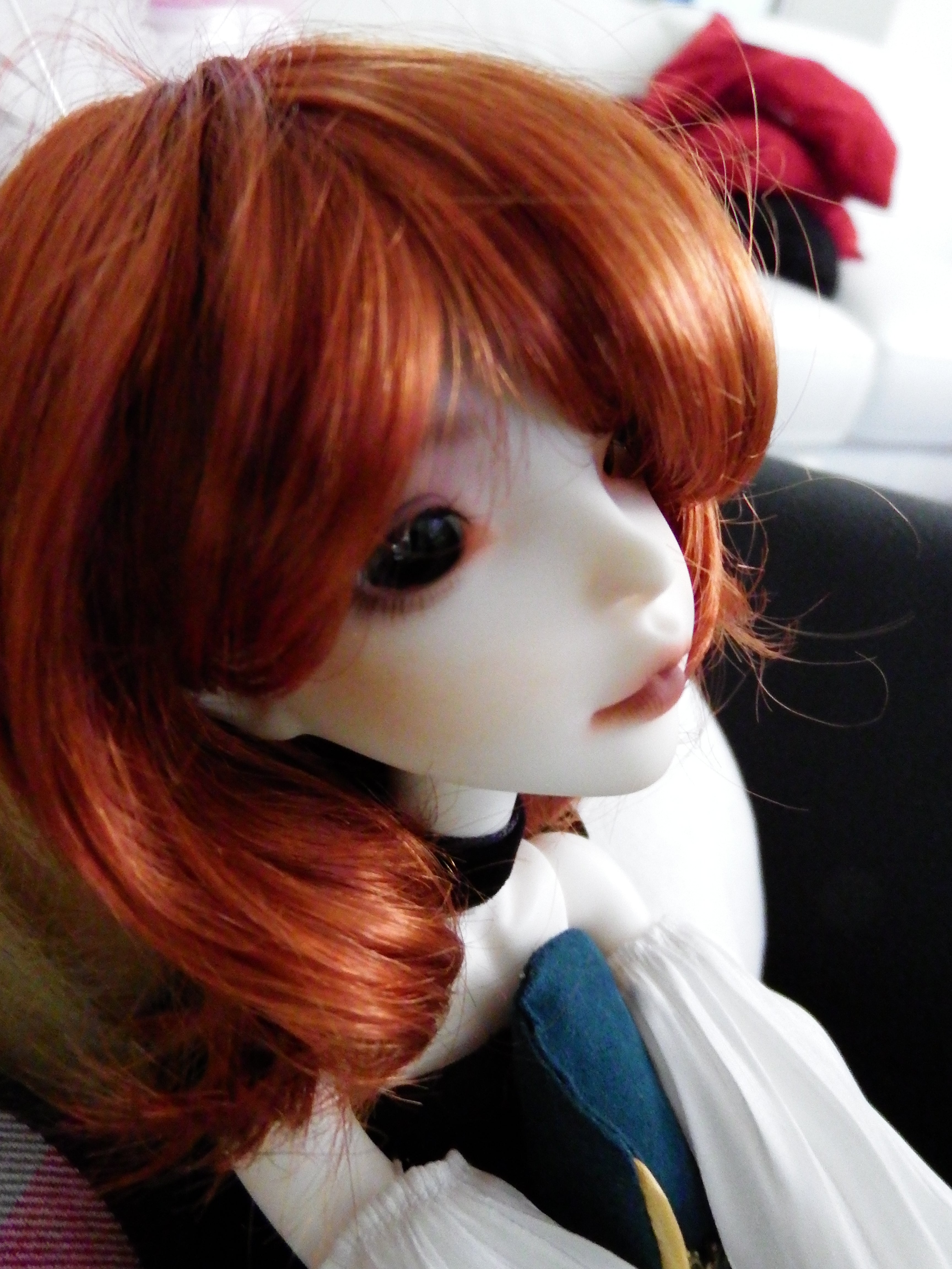 artsy sister,red hair,cute toy