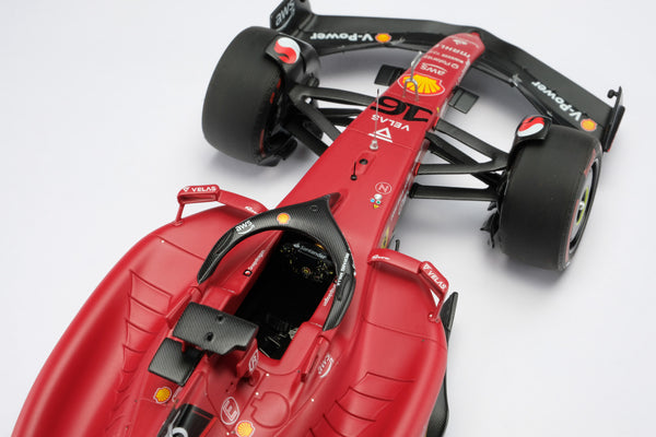 新着商品 1/18 フェラーリ F1-75 No.16 バーレーンGP2022 ミニカー