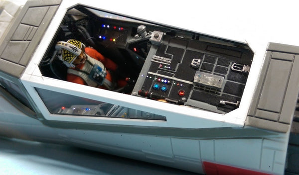 Revell_X-Wing_Cockpit