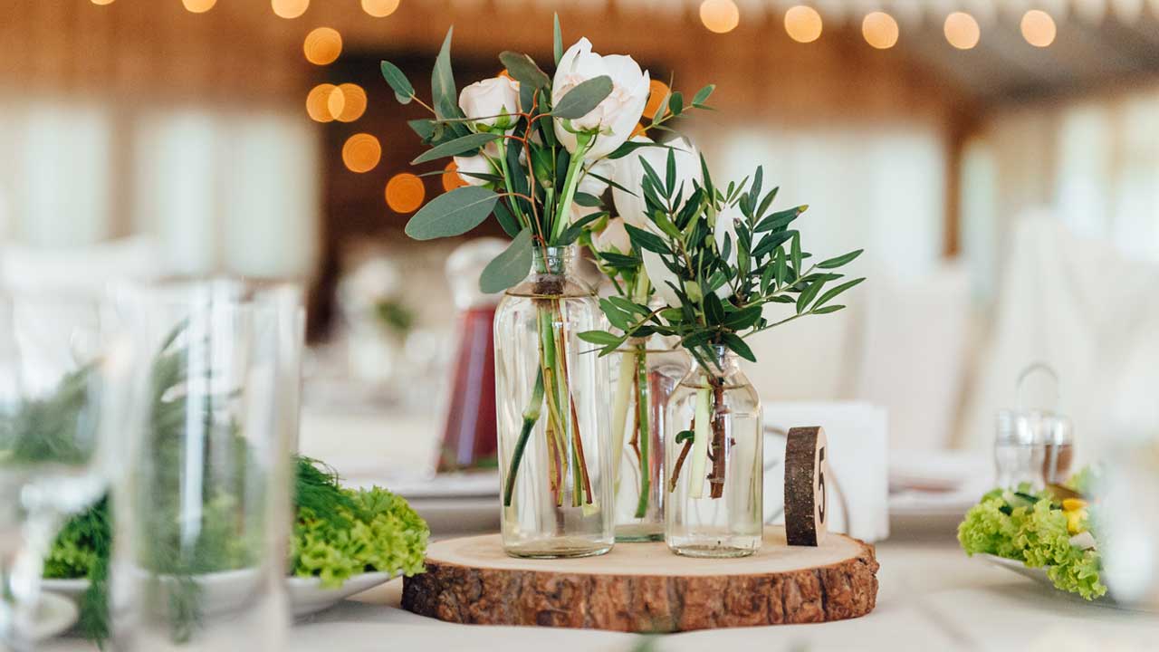 Inexpensive Centerpiece Ideas for your Party - Rustic Modern Wedding | BalsaCircle.com