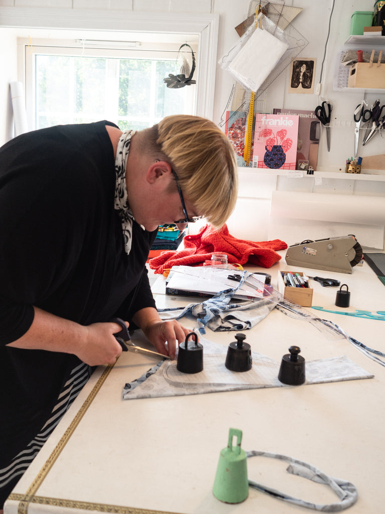 Siri making the Inger dress from a beautiful printed cotton jersey