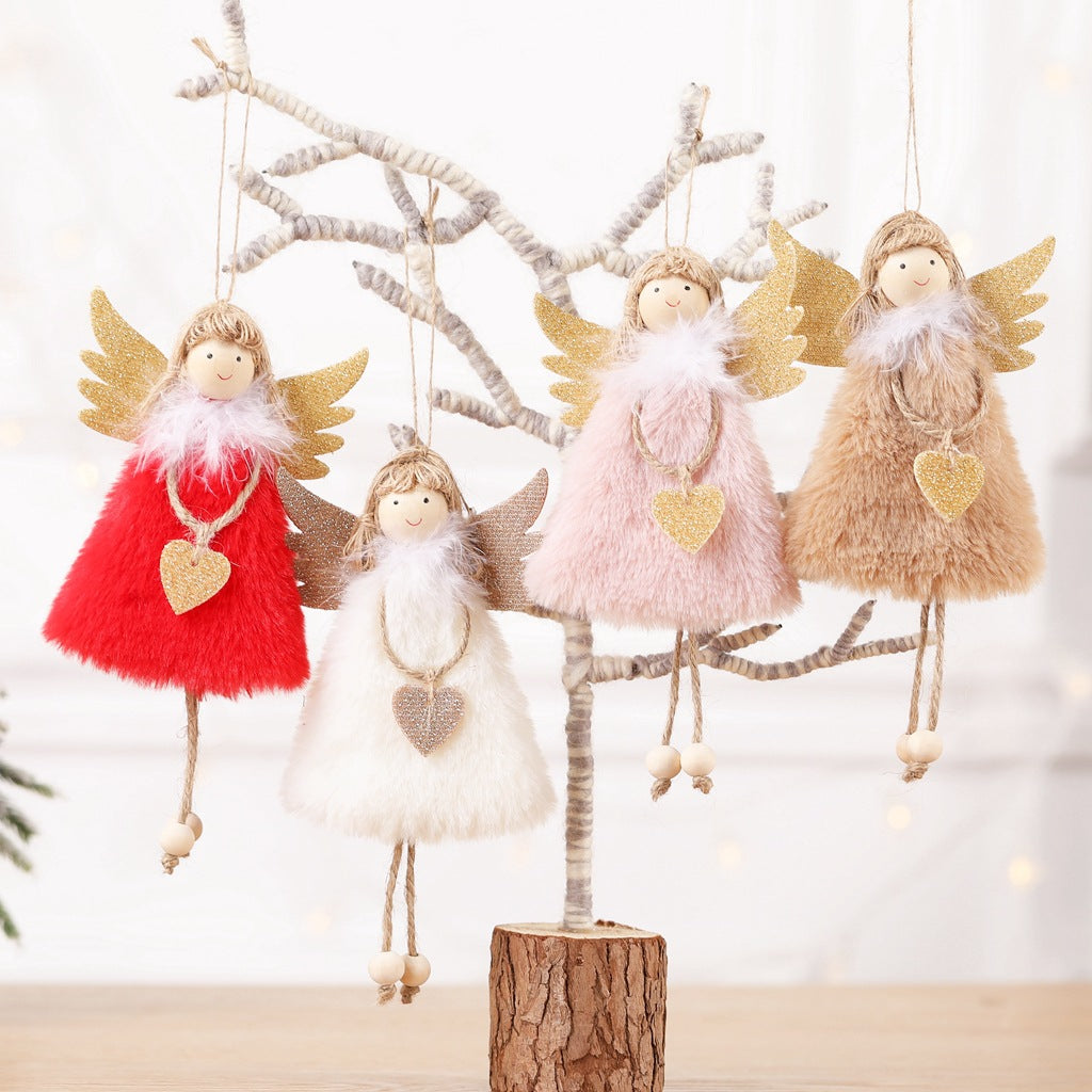 

Decorațiune de Crăciun sub formă de pom cu figurine creative, îngerași din pluș, cu inimioare și pene