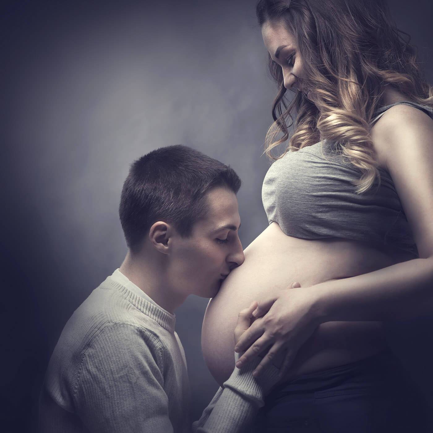 Беременная жена с поводком на шее фото