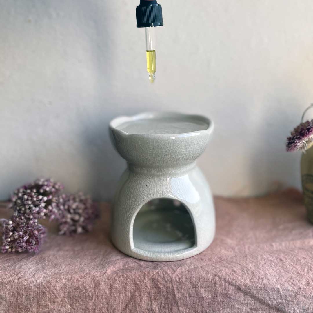 Hedgerow and moor natural ceramic oil burner for home fragrance