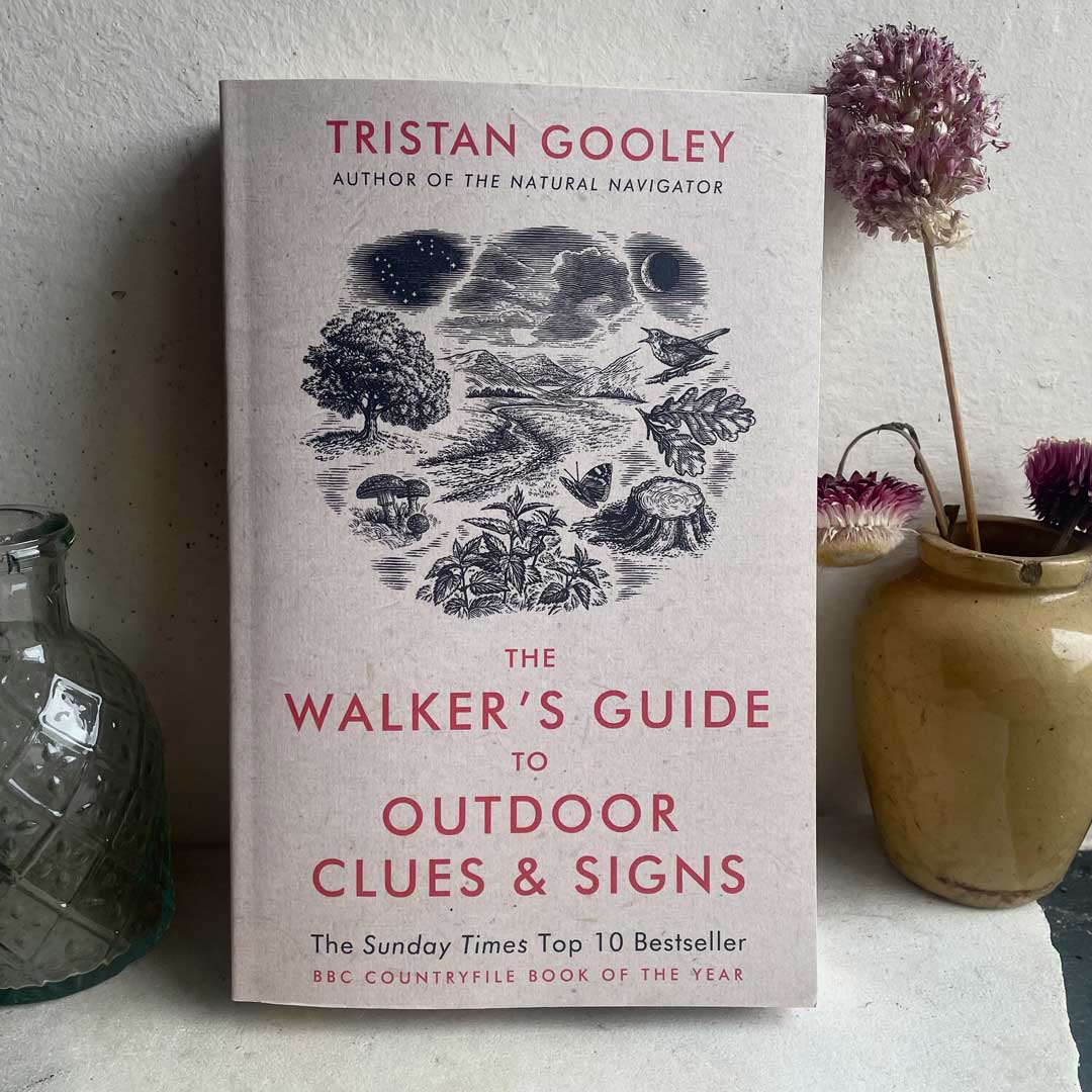 The Walker's Guide to Outdoor Clues and Signs by Tristan Gooley - Beauty Kubes