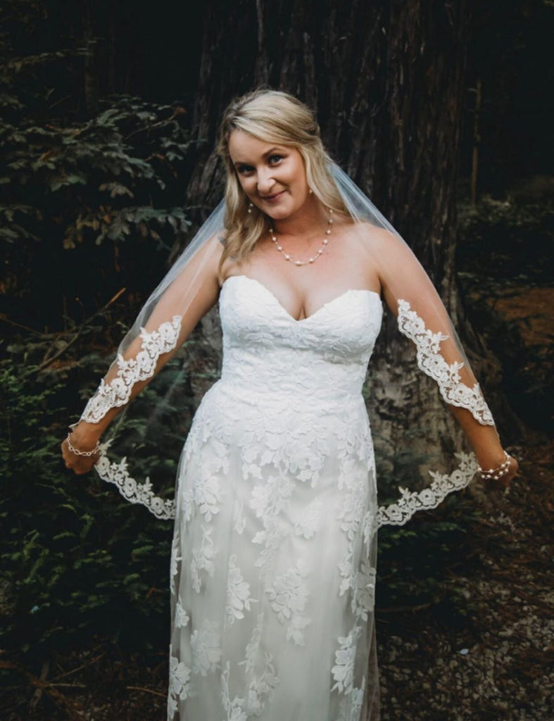 fun playful boho bride for mountain wedding in lace fingertip wedding veil