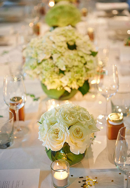 White wedding flowers table setting
