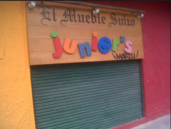Primer logo de El Mueble Suizo Juniors