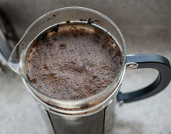 picture of the crust of coffee formed in a fresh brewed cafetiere before plunging