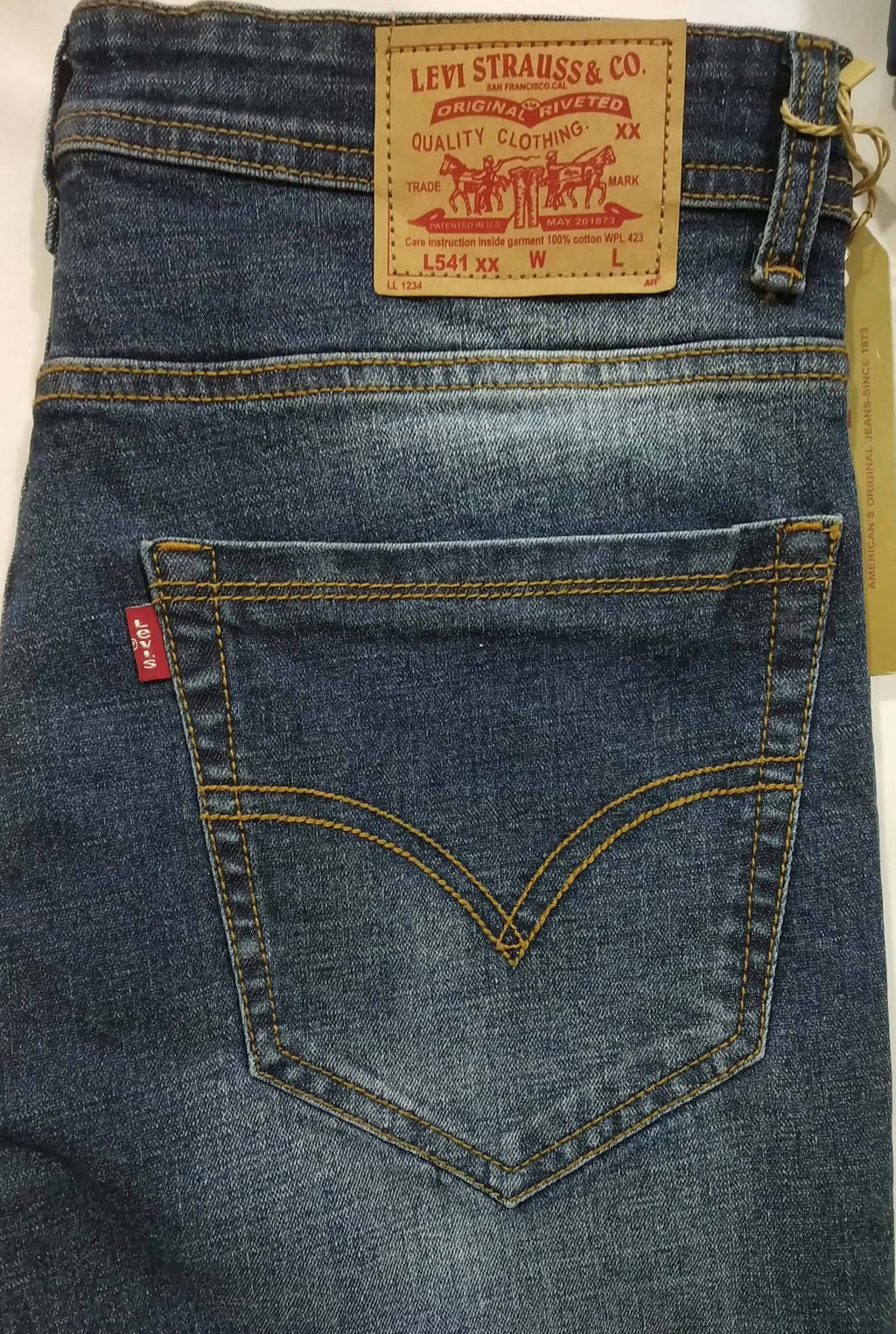 levis saket