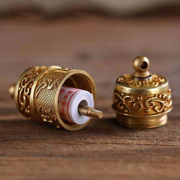 Spinning Mani Wheel Necklace