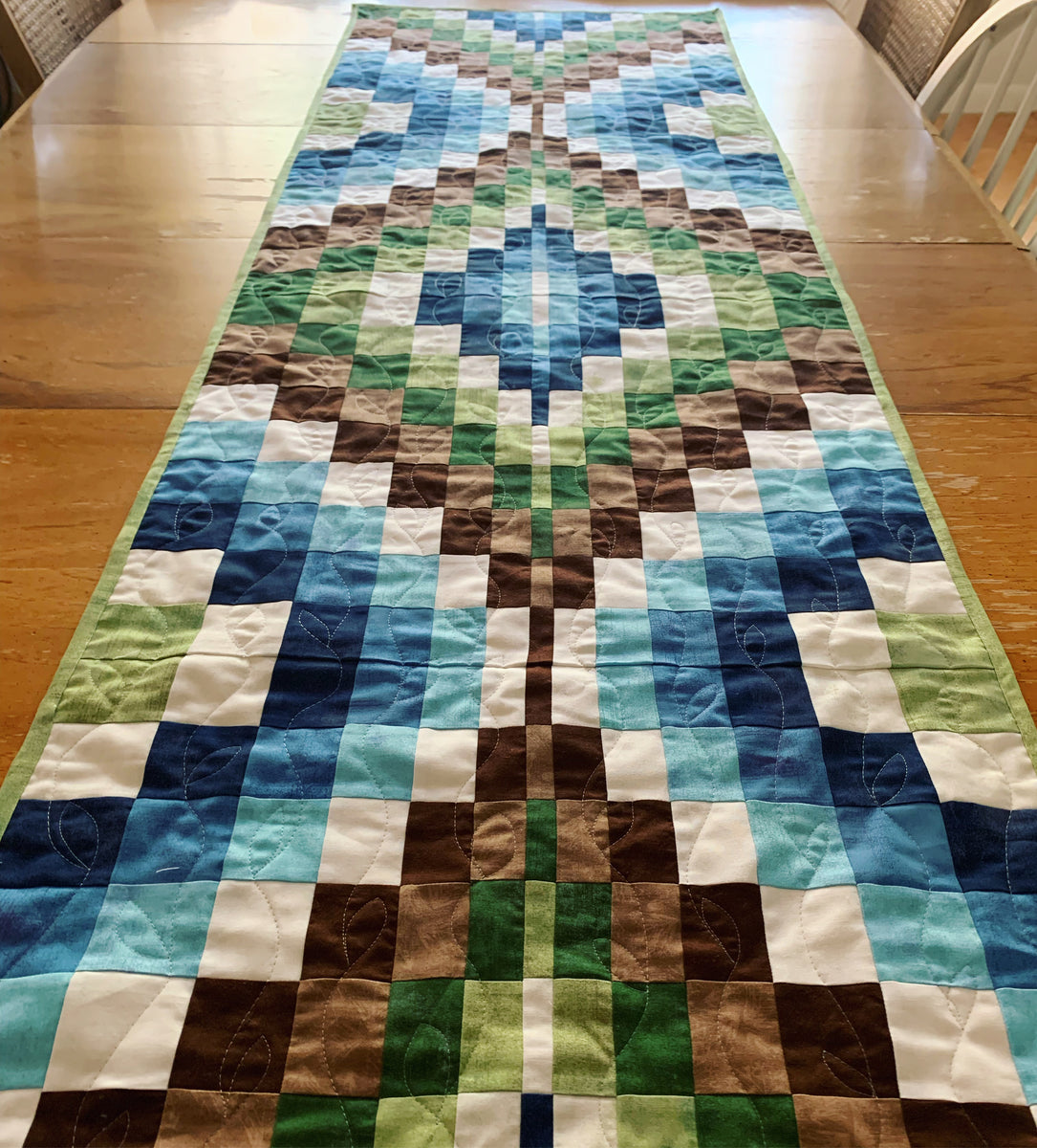 bargello-table-runner-in-christmas-colors-not-fabrics-hence-it-s-still-on-my-din-quilted