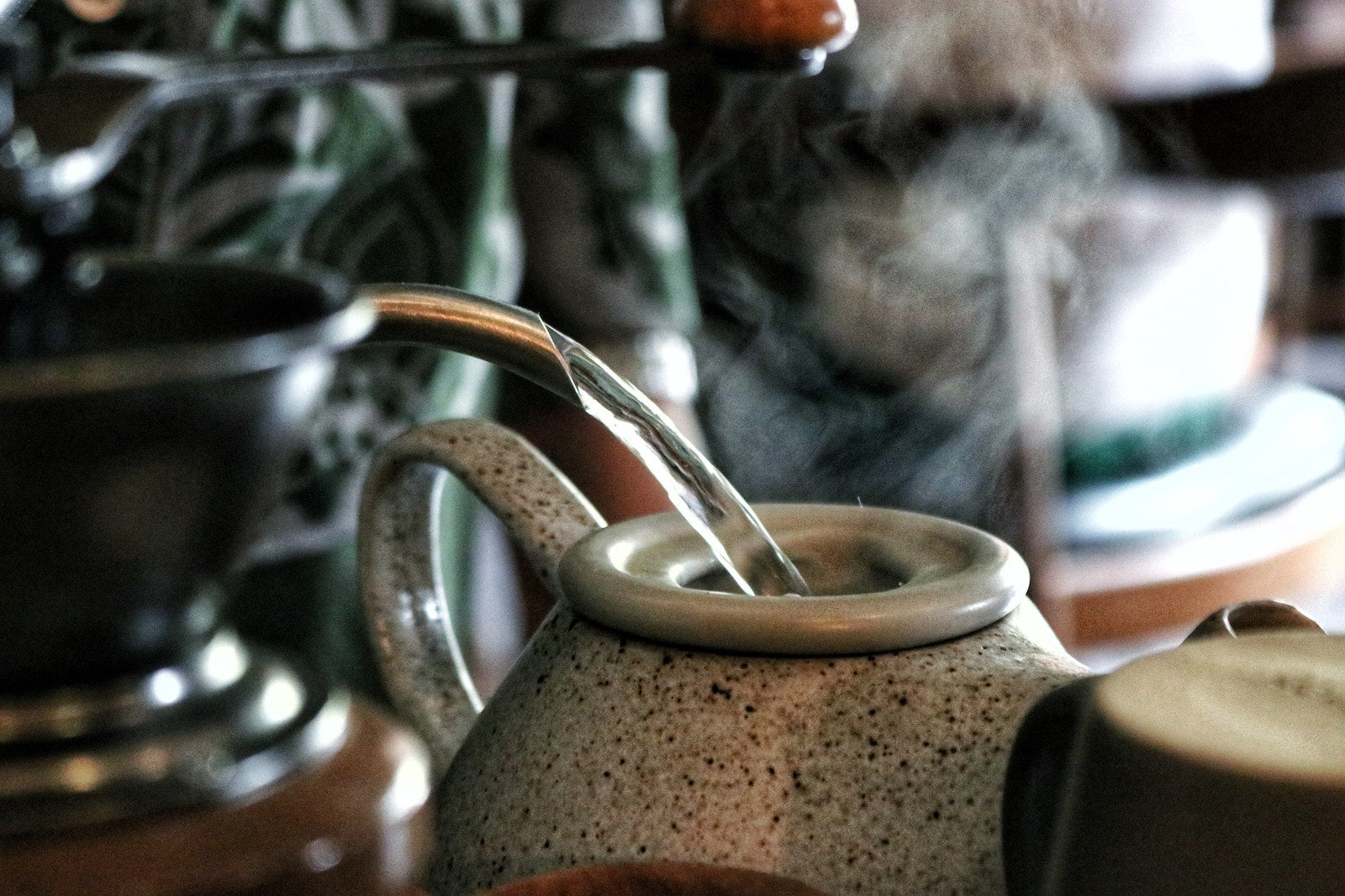 water-pour-teapot-brew