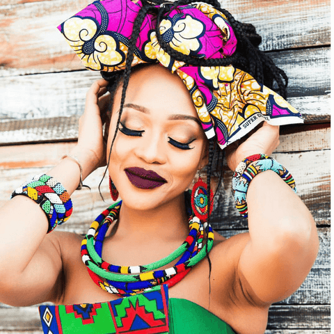Comment avoir un look classique et UNIQUE avec un collier africain
