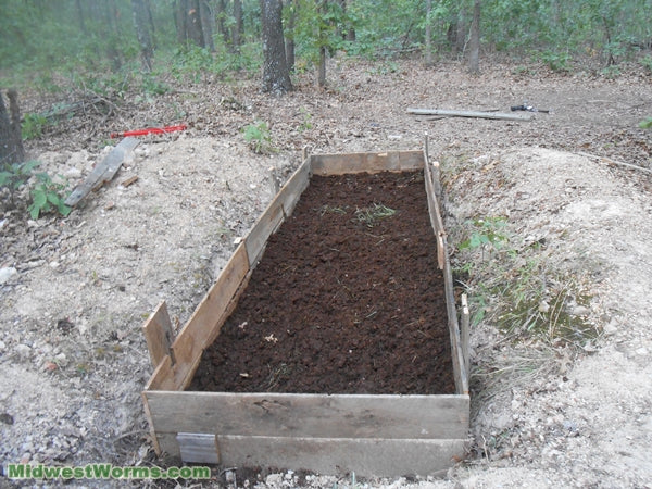 composting worm bed 1 - midwest worms