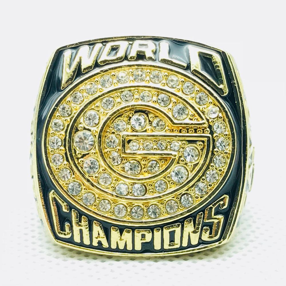 Sold at Auction: 1996 Green Bay Packers 10K Super Bowl Ring.