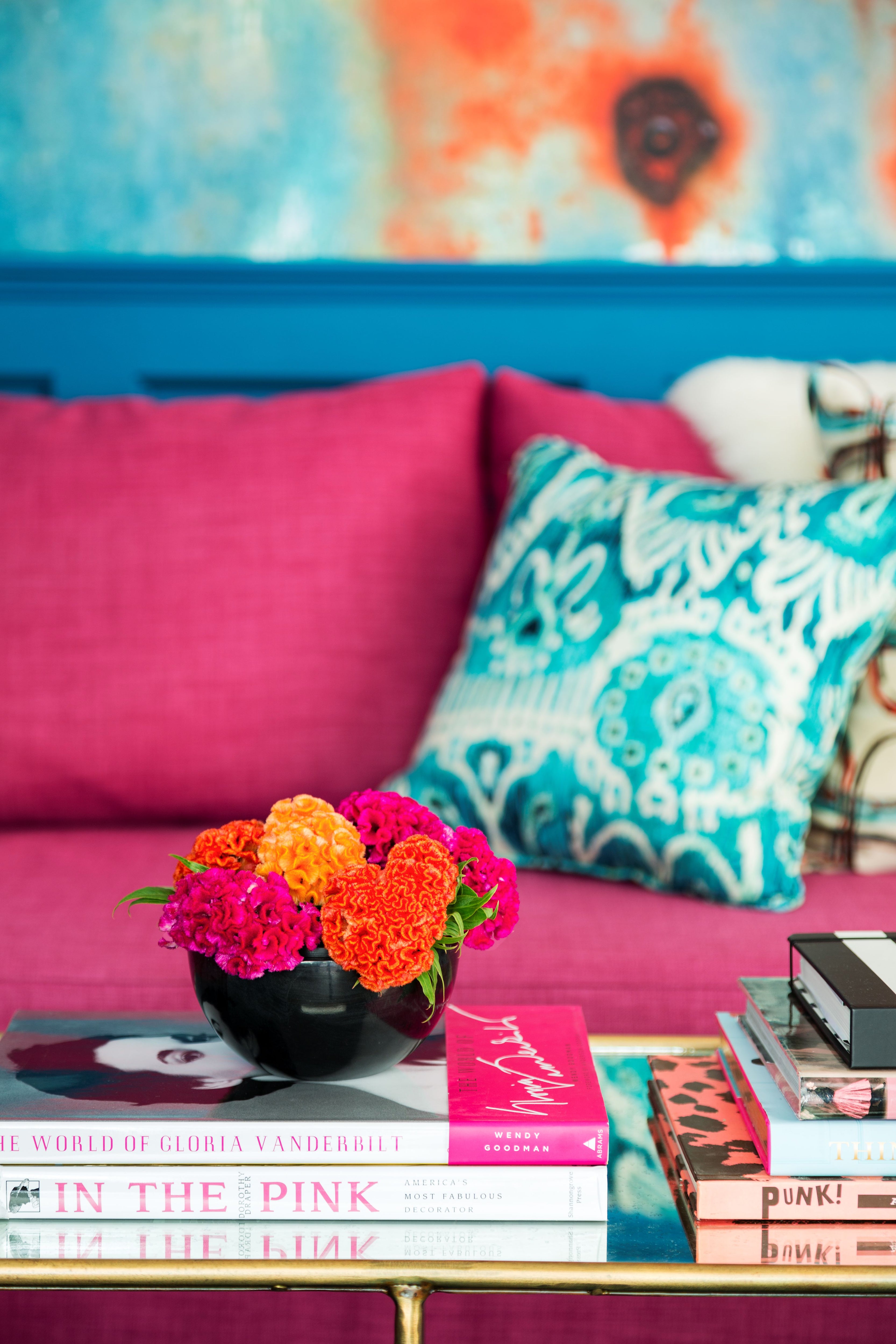 Displaying art on a coffee table