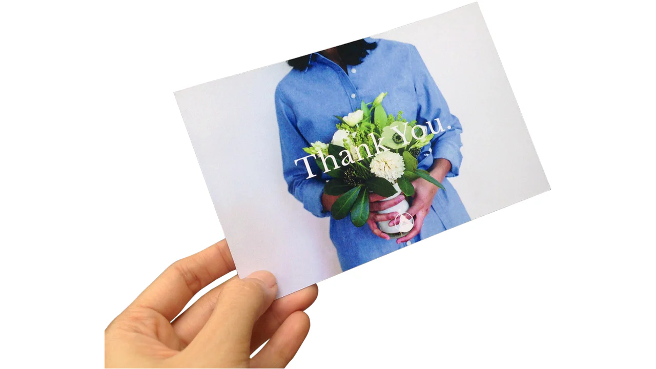 Carte postale Touchcard en main