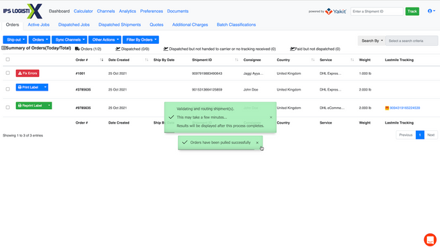 Commandes auto-tirées, mappées aux services d'expédition. +Support de chat.