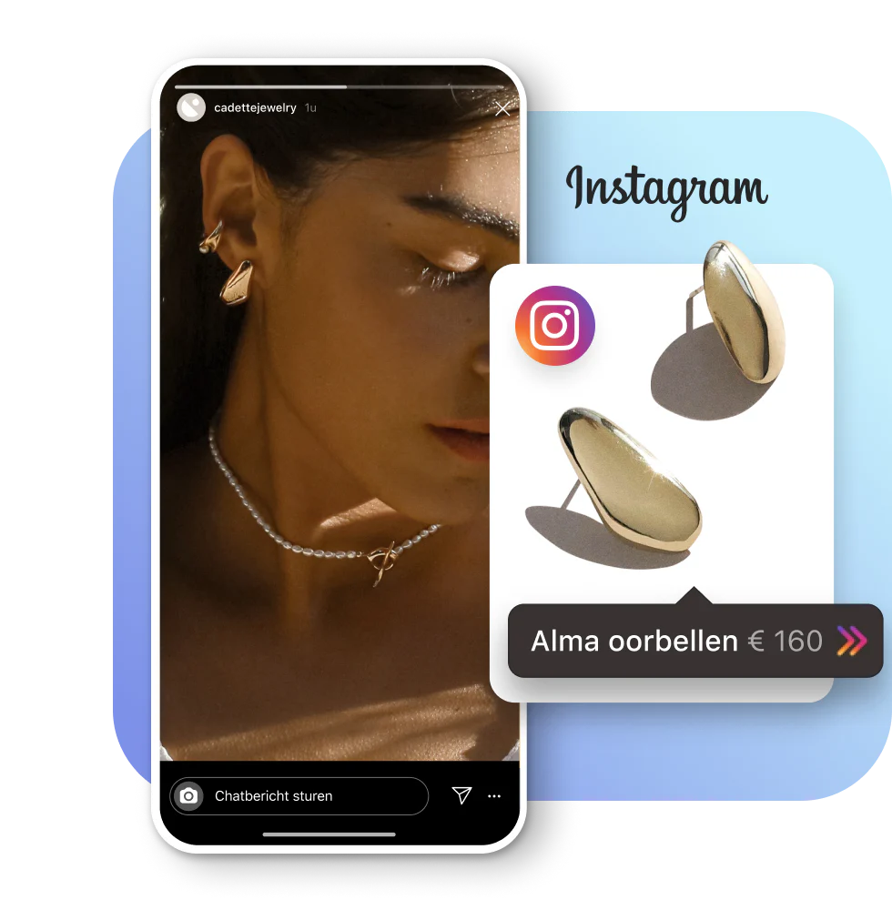 Een jonge vrouw met gouden oorbellen en een parelketting in een Instagram-story. Een productkaart met de Alma oorbellen van Cadette Jewelry met het productlabel eroverheen. 