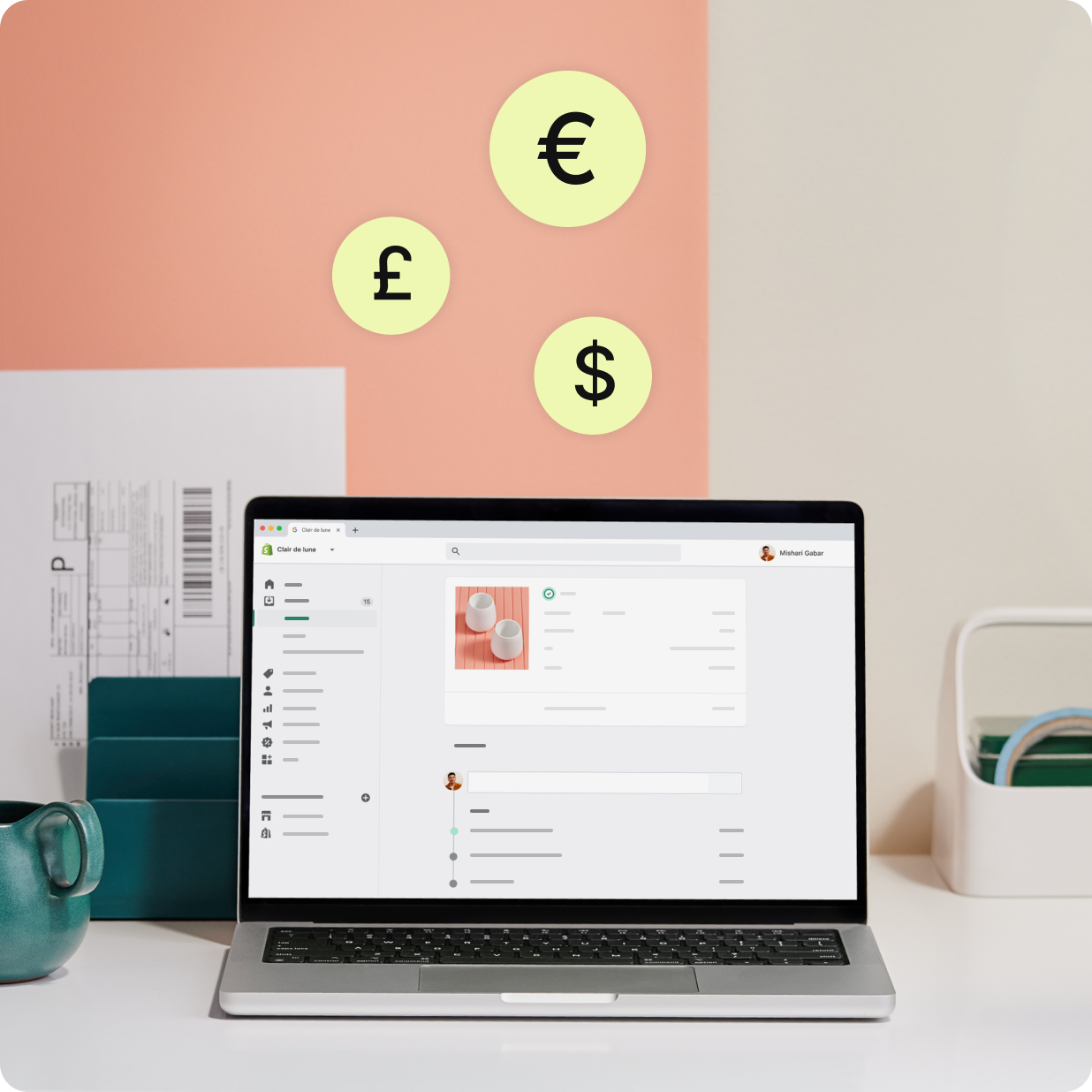 Bærbar computer, der viser ordrer og fakturaer fra Shopify Payments med flere valutasymboler