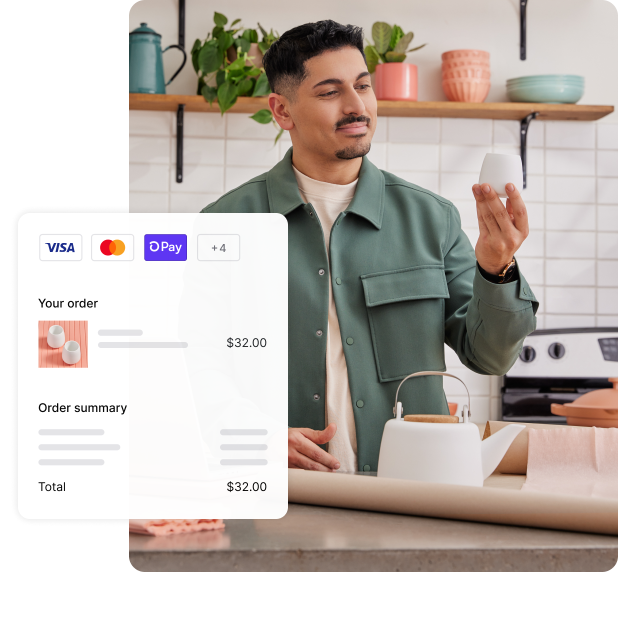 Homem asiático, lojista da Shopify, vendendo conjuntos de chá de cerâmica olhando para o produto e o checkout do Shopify Payments